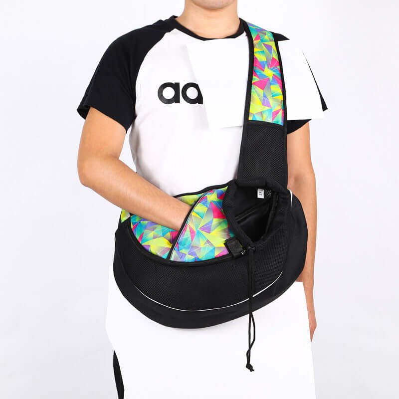 Carrying Pets Bag outdoor cross body bag for dogs and cats, comfortable and stylish design, ideal for pet owners.