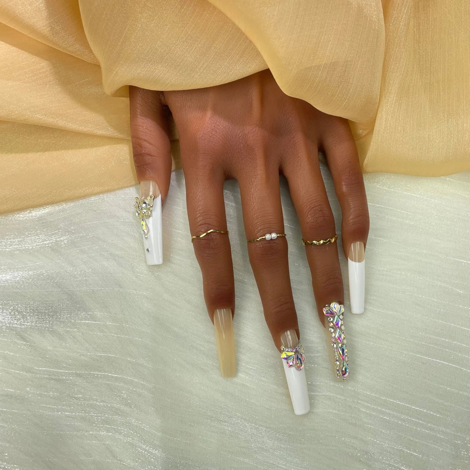 GGDDSHA Nails Press On Nails Medium Fake Nails FalseNails With 3D Flower Designs Nail Press Ons French TipHandmade Acrylic Artificial Nails Summer Natural Stick OnNails For WomenOpal Whisper SmartPaws